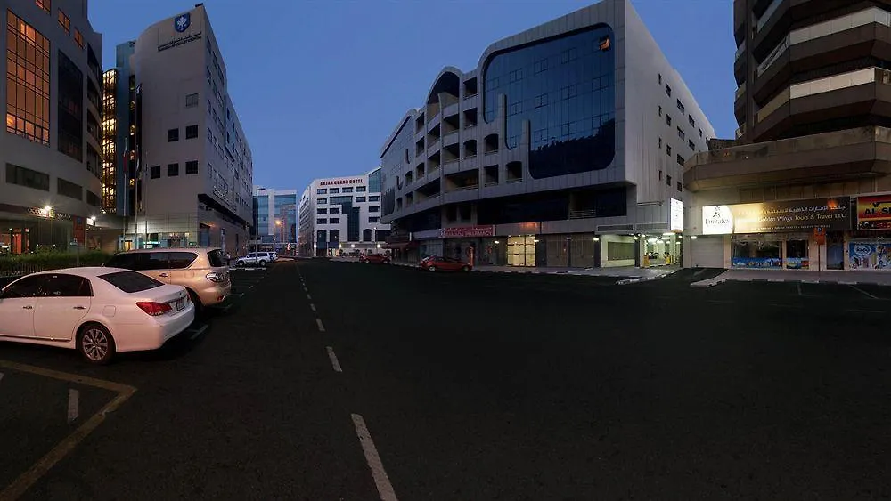 דובאי Lotus Grand Hotel Apartments מלון דירות