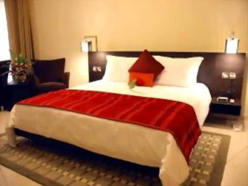 דובאי Lotus Grand Hotel Apartments מלון דירות