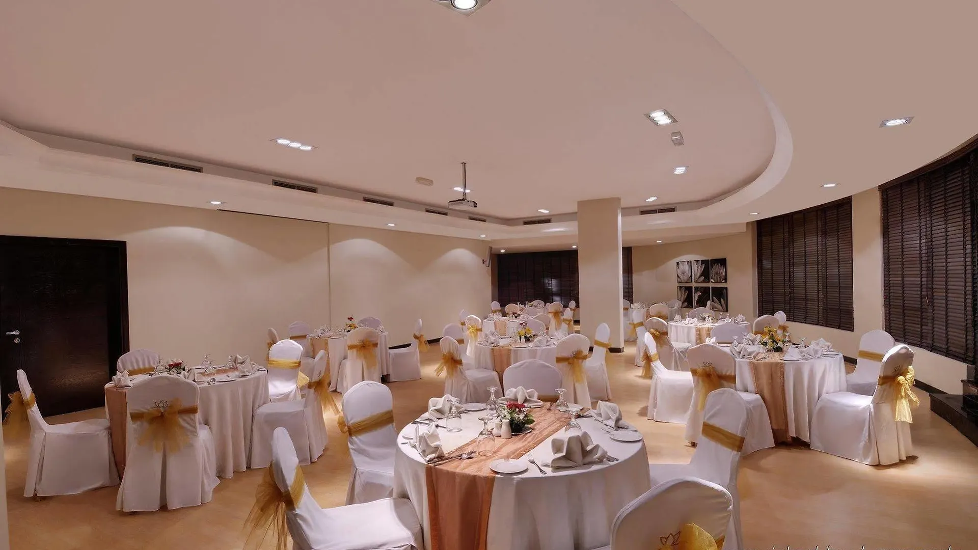 מלון דירות דובאי Lotus Grand Hotel Apartments